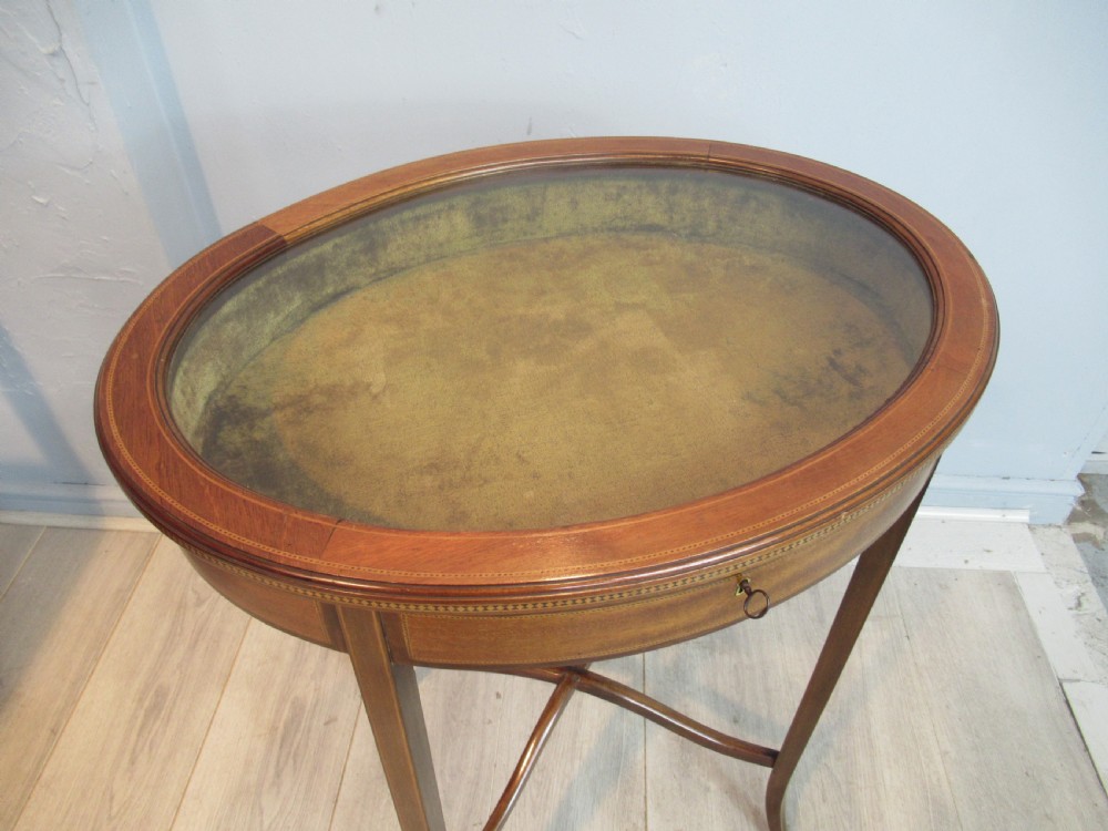 oval mahogany bijouterie display show case View II