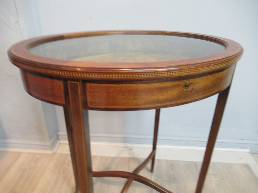 oval mahogany bijouterie display show case View III