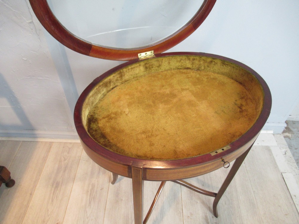 oval mahogany bijouterie display show case View V