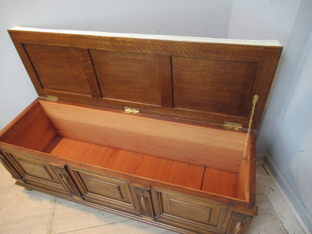 Long oak bedding box View III
