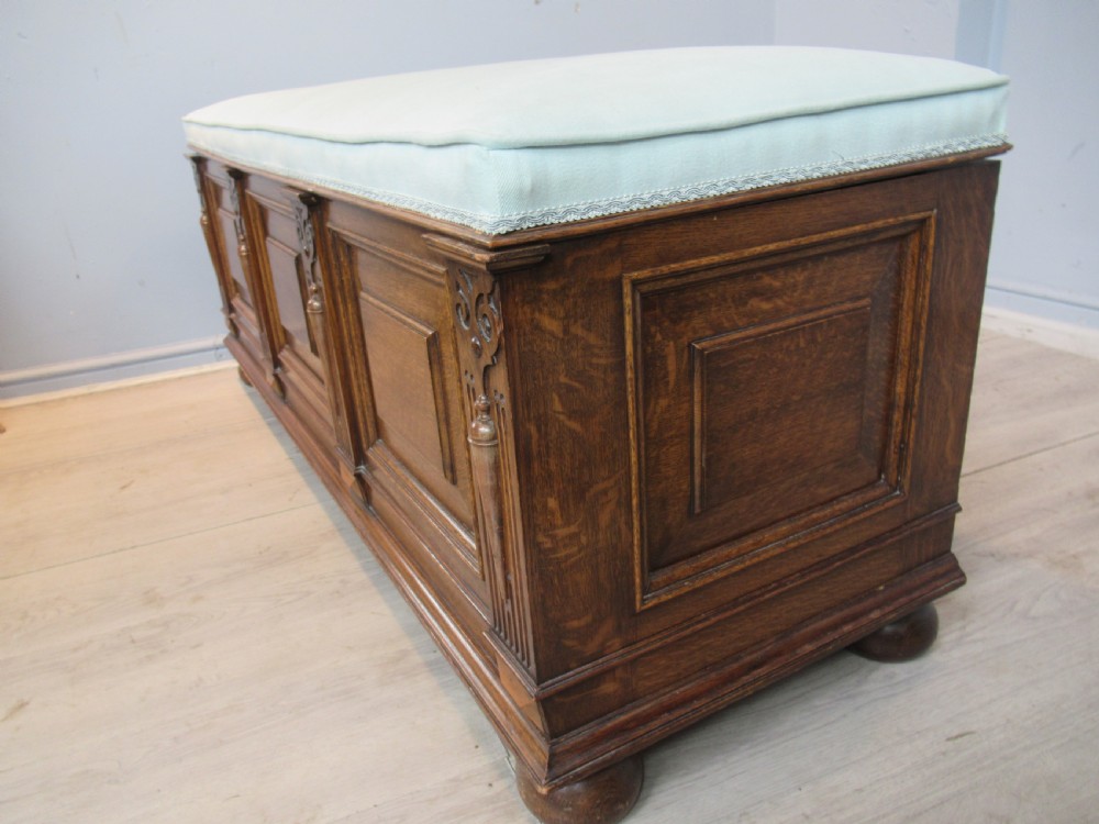 Long oak bedding box View V