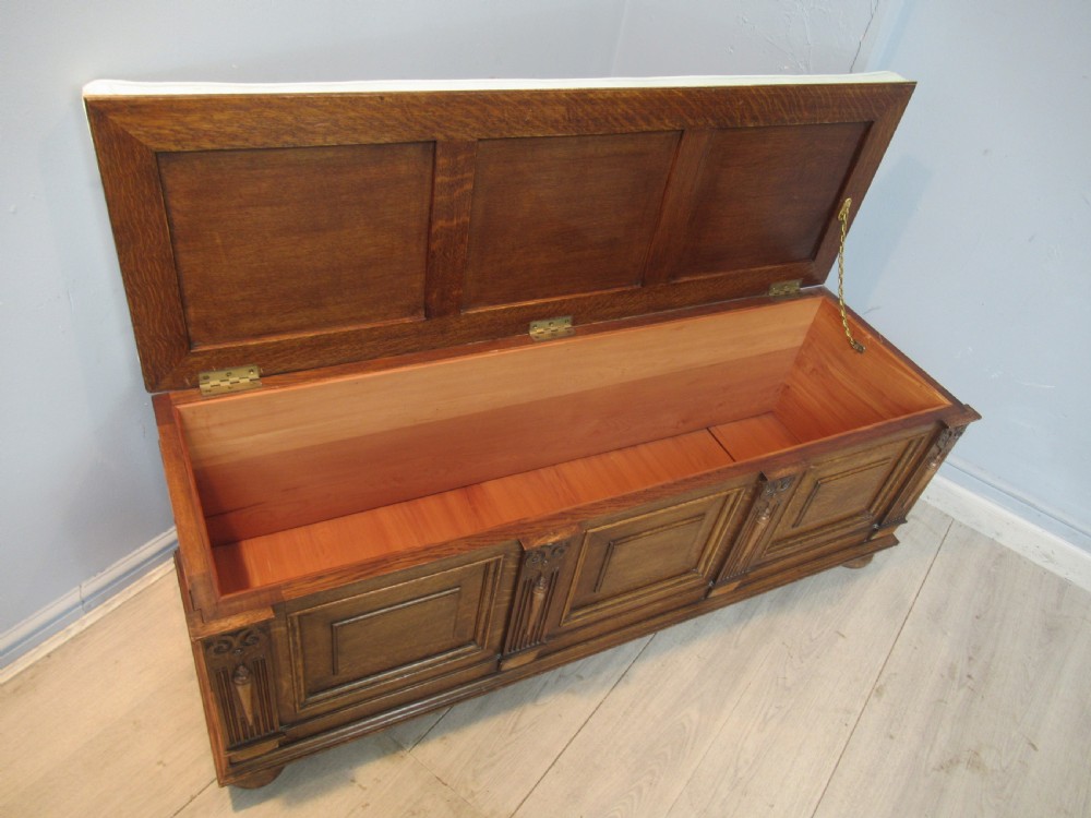 Long oak bedding box View VII
