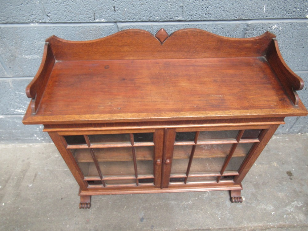 Small oak  display  cabinet  View III