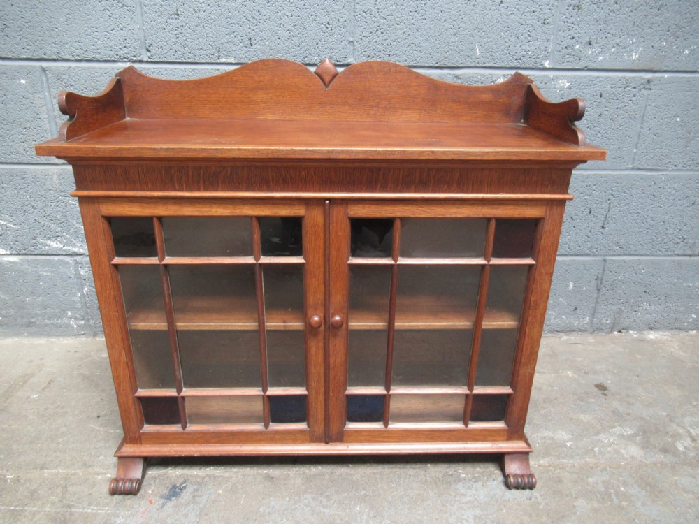 Small oak  display  cabinet  View IX