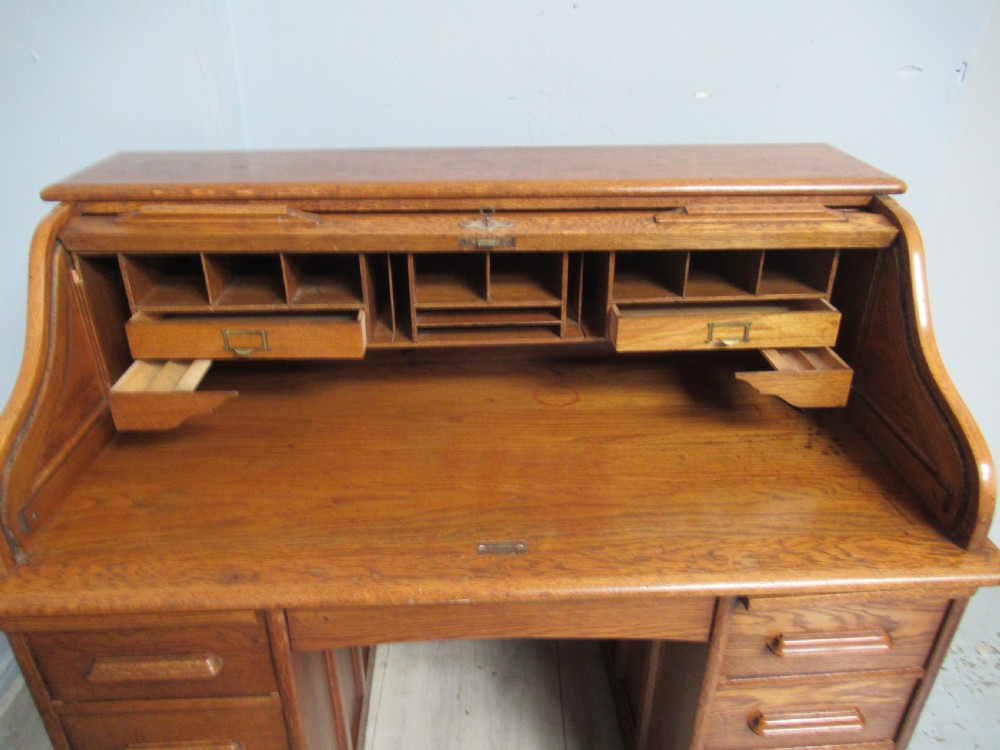Oak roll top desk View V