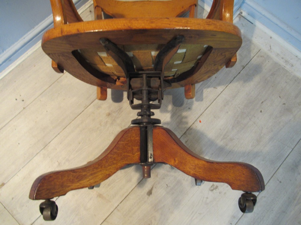 Oak swivel office arm chair View VI
