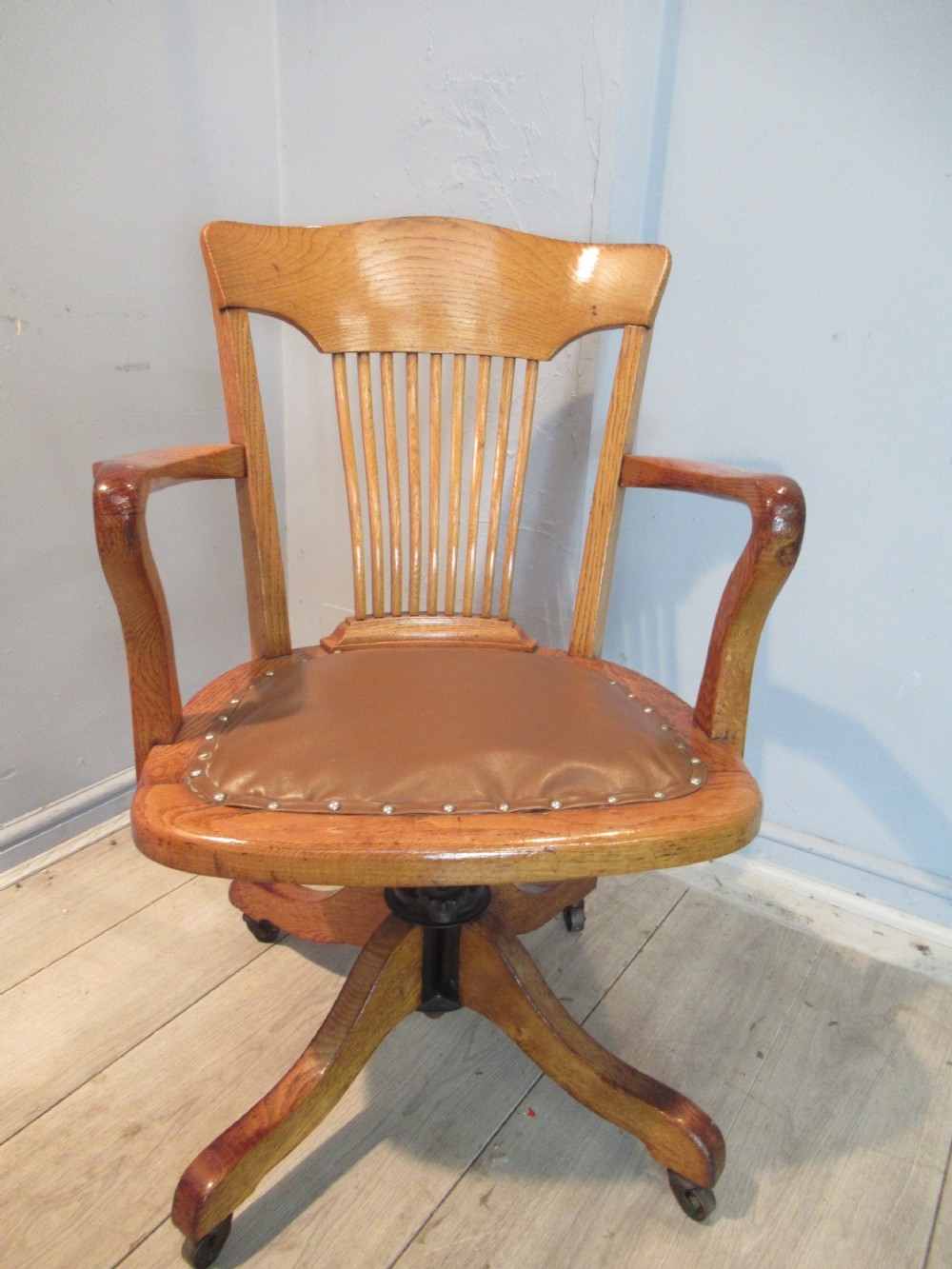 Oak swivel office arm chair