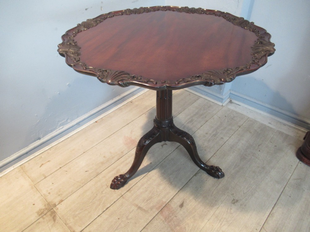Good Georgian  style mahogany tilt top table