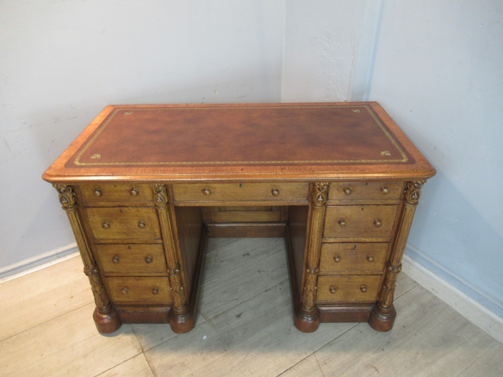 Victorian period oak knee hole   desk