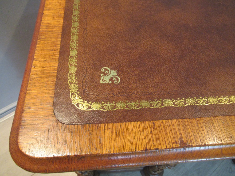 Victorian period oak knee hole   desk View VII
