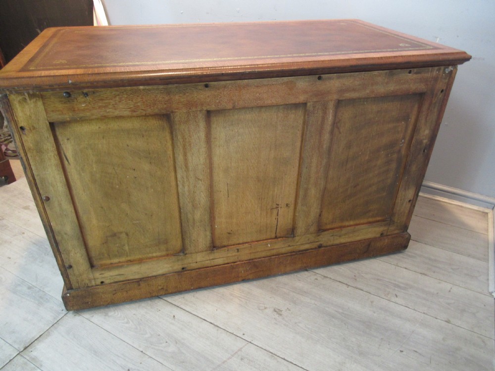 Victorian period oak knee hole   desk View XII