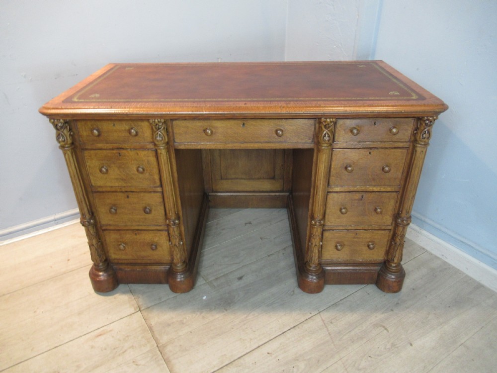 Victorian period oak knee hole   desk View XIII