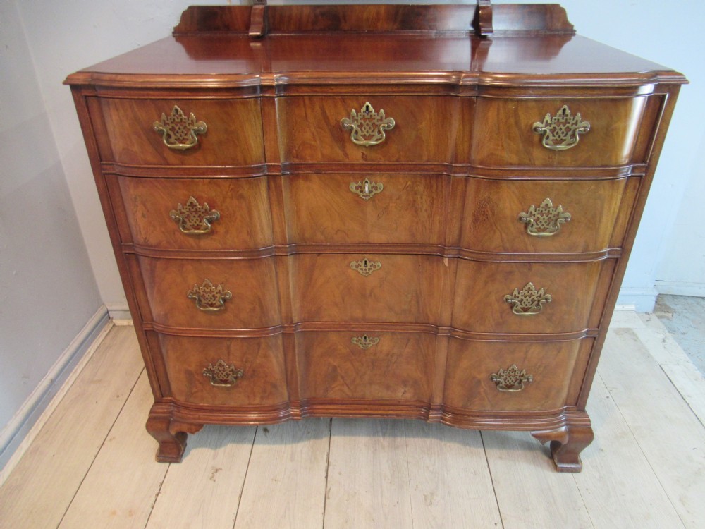 Good mahogany dressing chest by Waring and Gillows View III