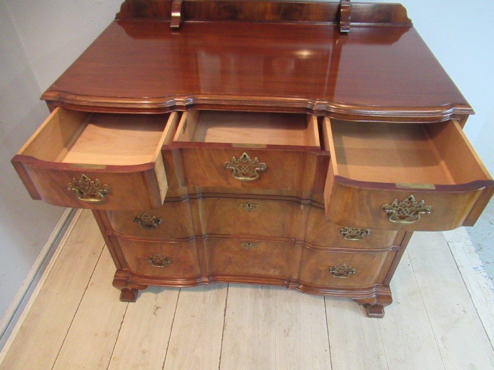 Good mahogany dressing chest by Waring and Gillows View VIII