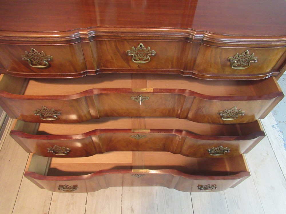 Good mahogany dressing chest by Waring and Gillows View IX