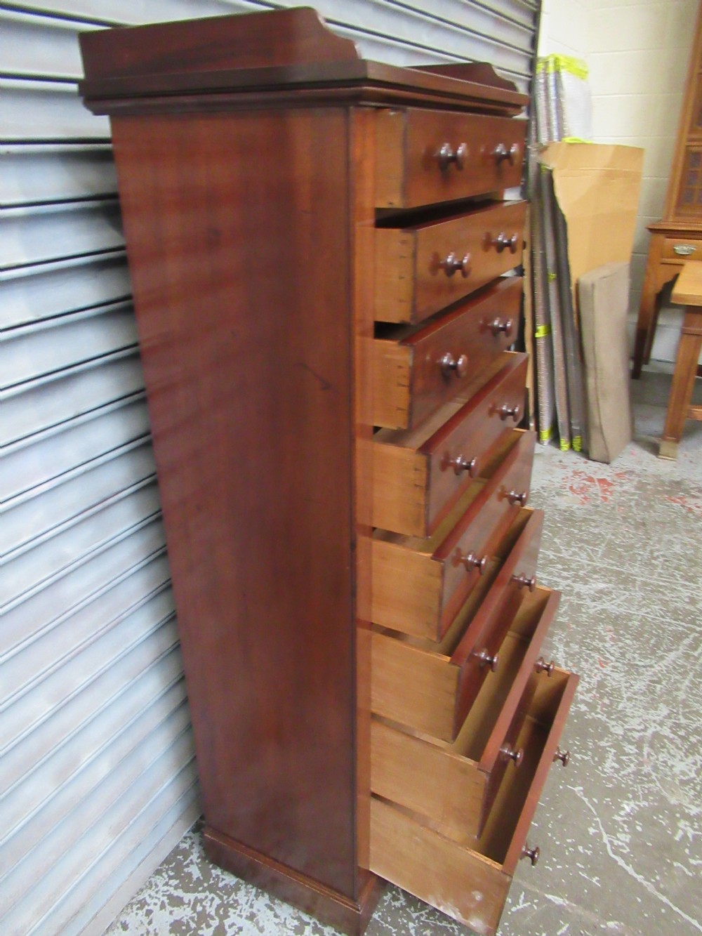 Good Victorian period  eight drawer mahogany Wellington chest  View VIII