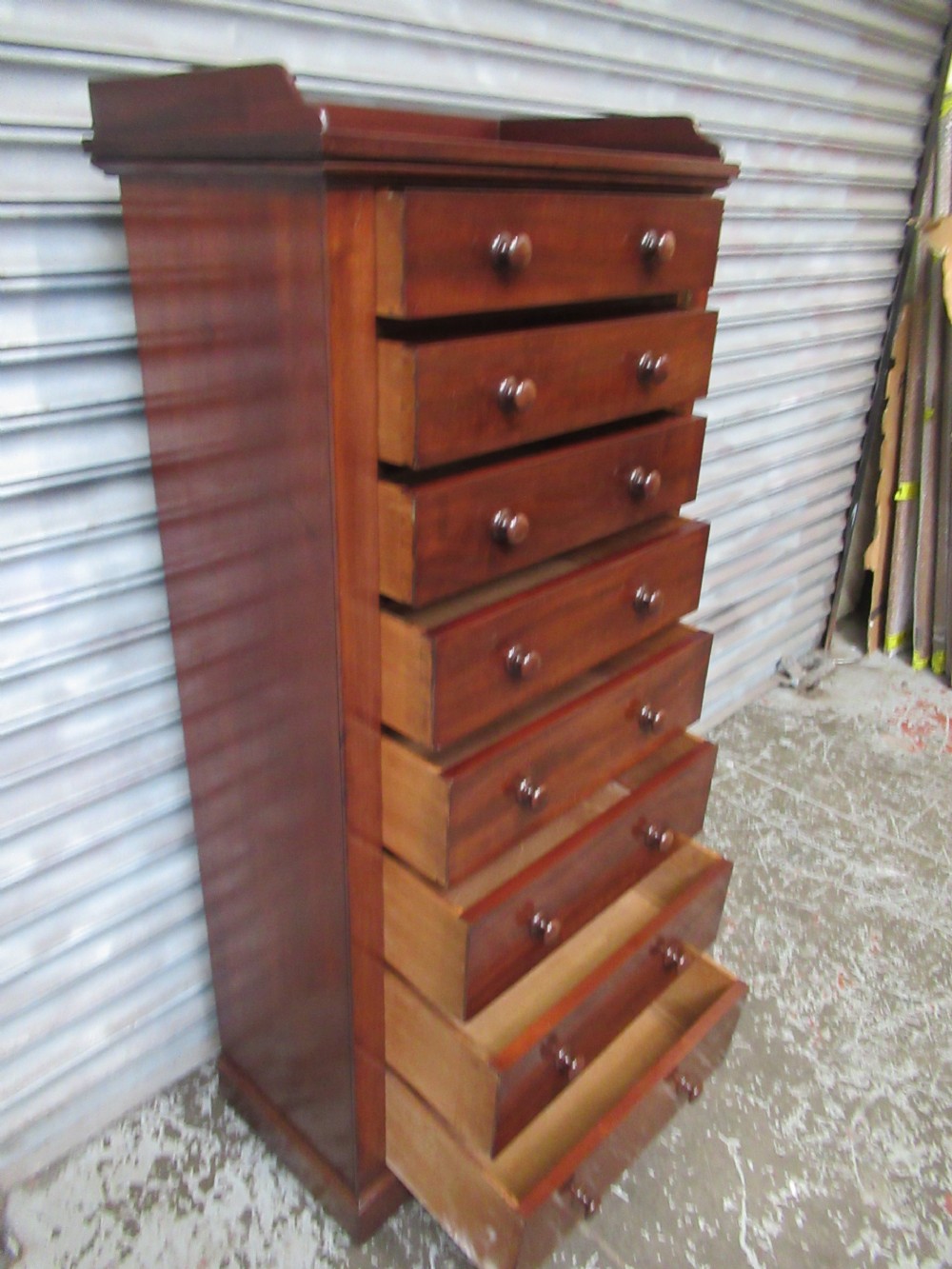 Good Victorian period  eight drawer mahogany Wellington chest  View XI