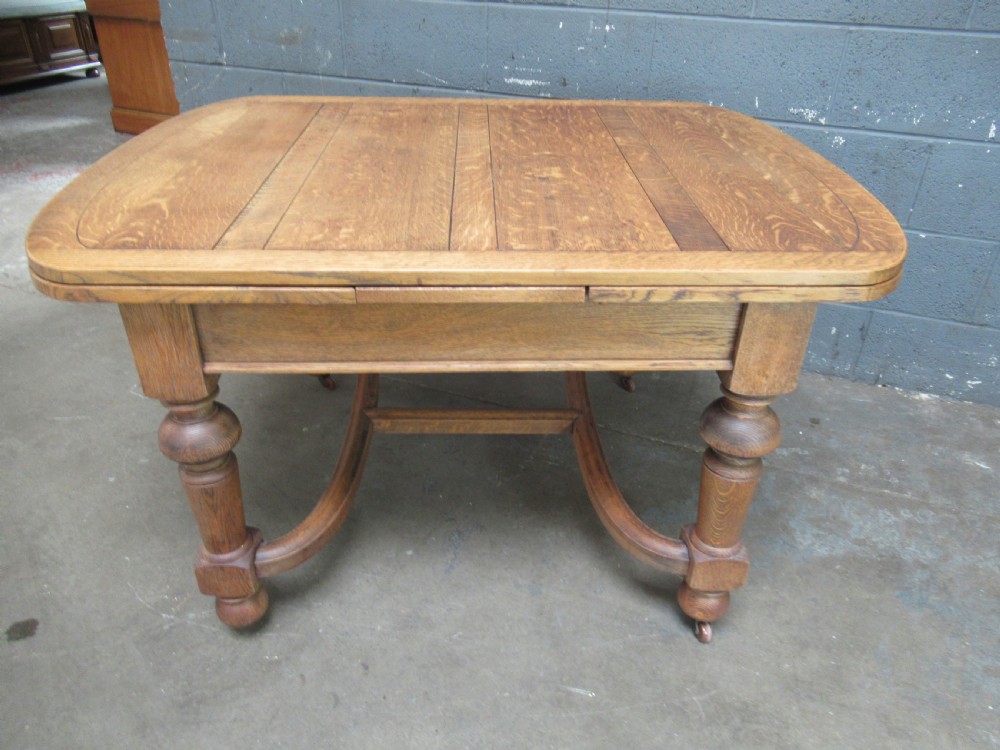 Oak Extending   dining table to seat six