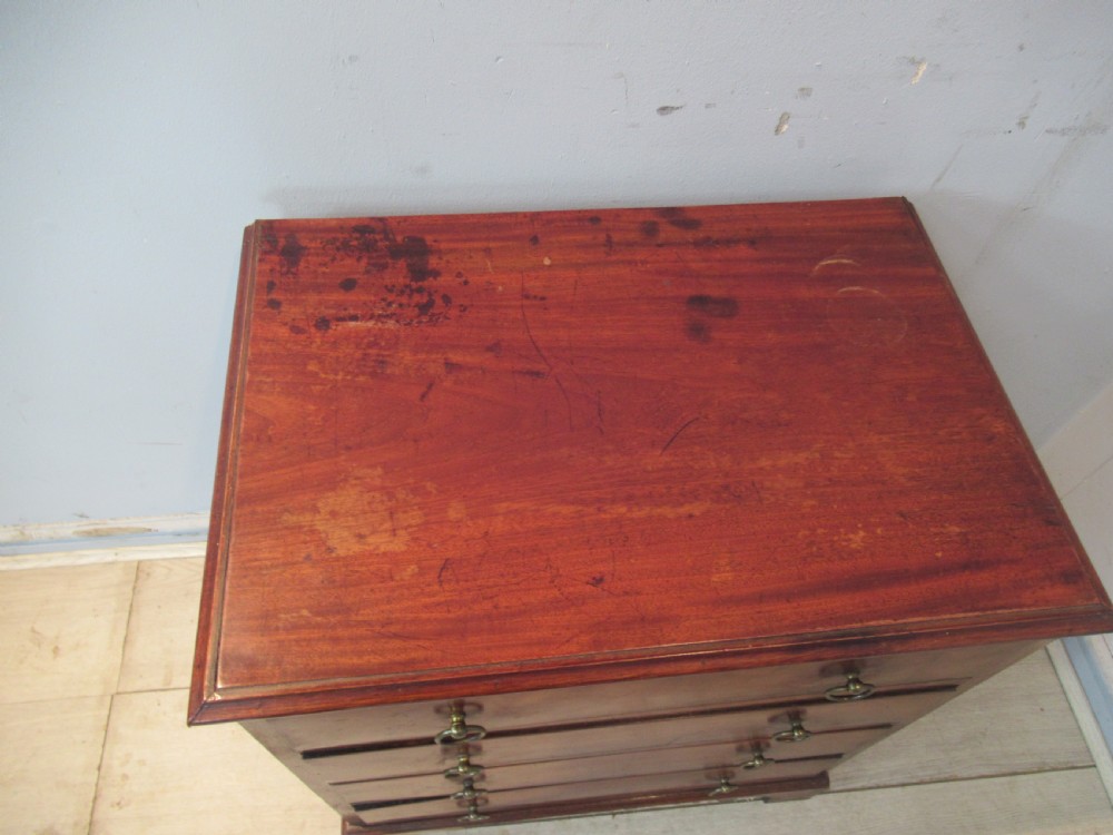 Small size Antique    Georgian period   mahogany  chest of drawers View IV