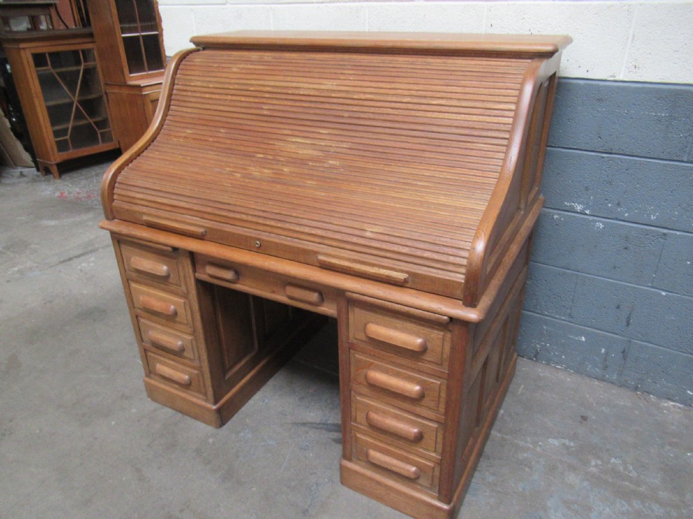Large light oak roll top desk View V