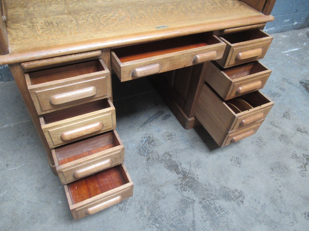 Large light oak roll top desk View XII