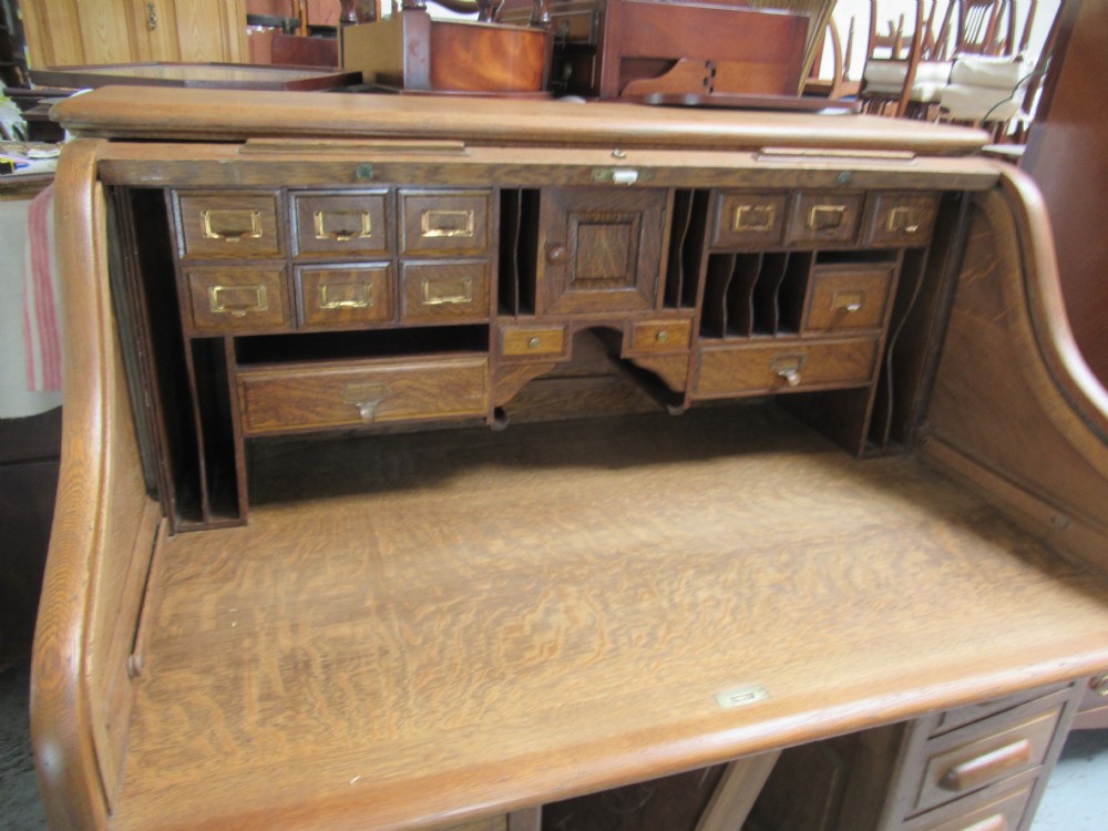 Large light oak roll top desk View XVI