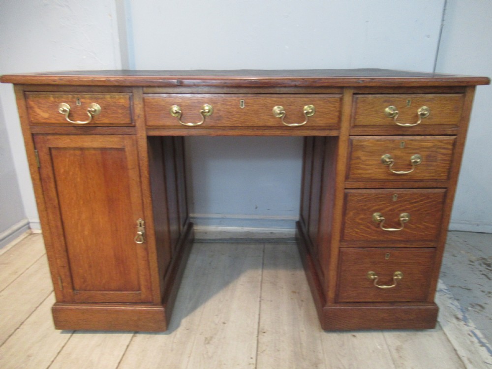 Oak  knee hole desk  