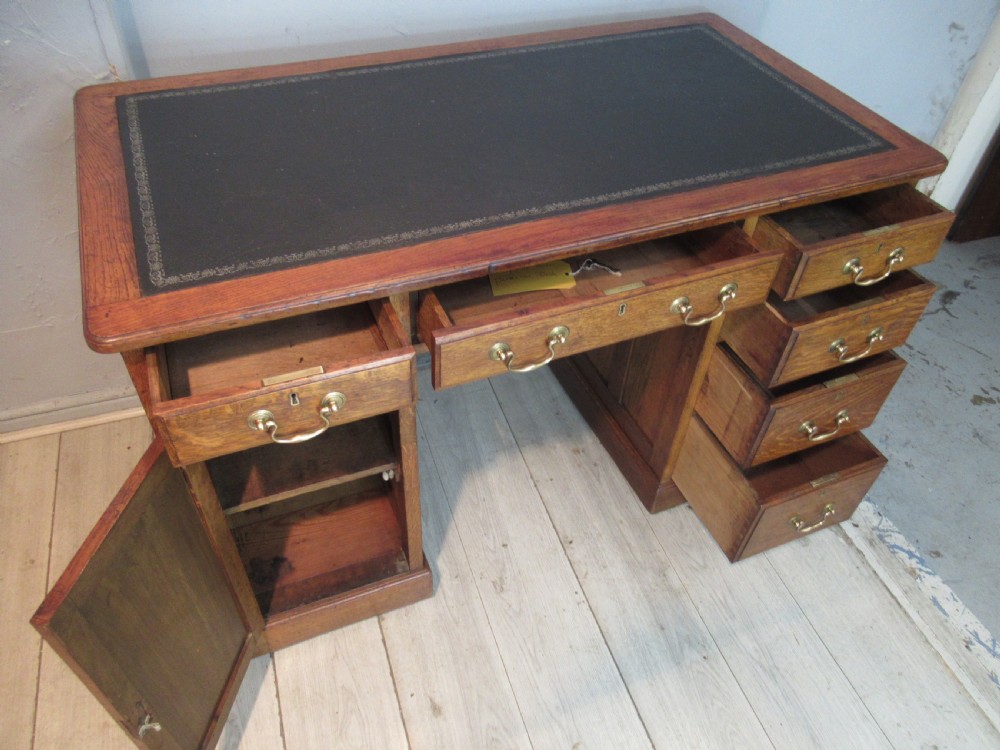 Oak  knee hole desk   View VII