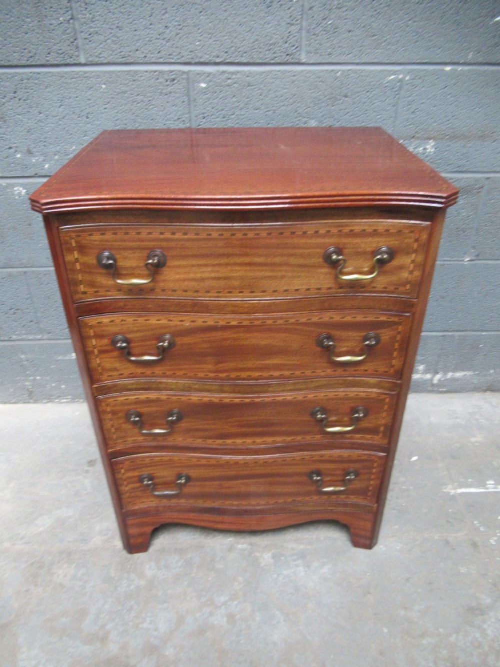 1920s Small  size  mahogany  chest of drawers