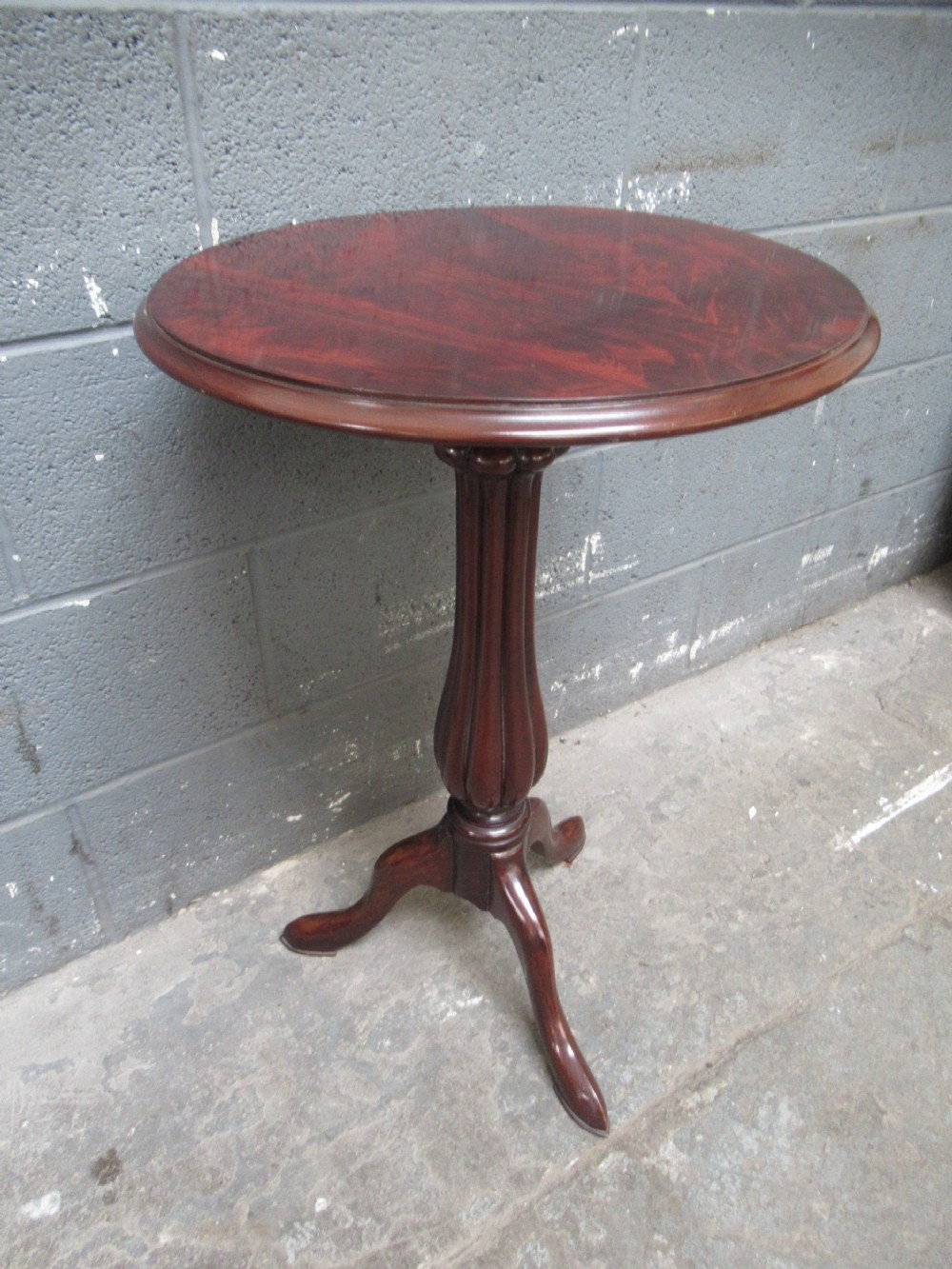 Mahogany wine or lamp table 