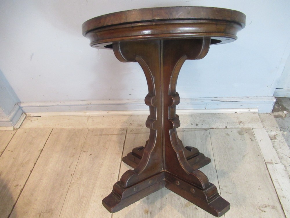 Small  oak  side or lamp table by Waring and Gillows View V