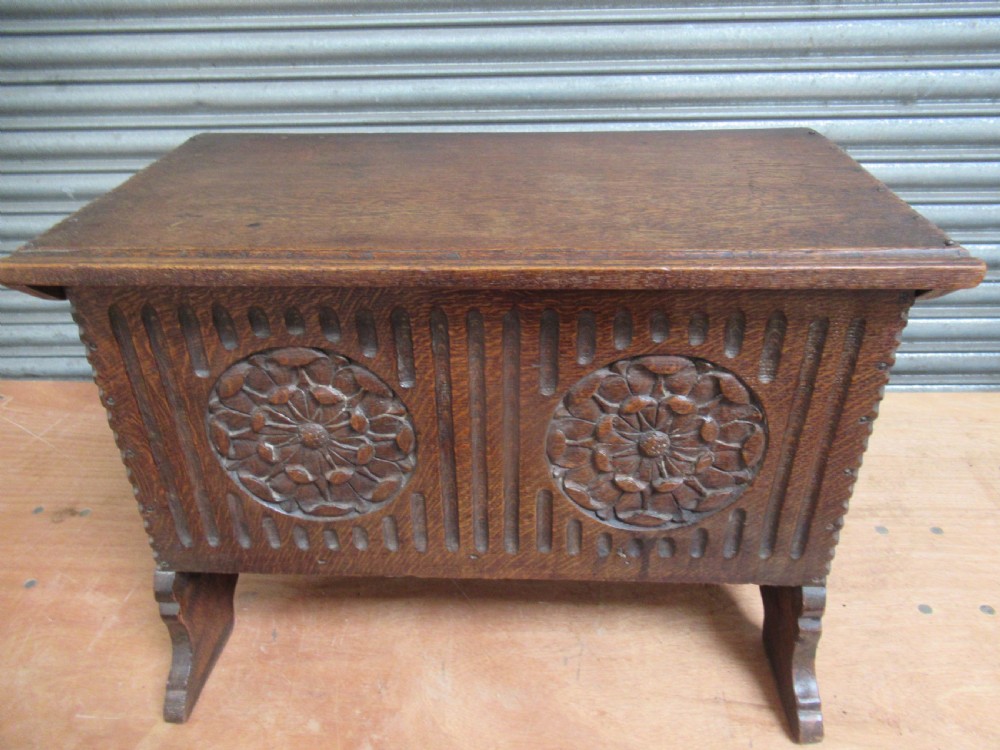 Small  size   19th century   oak kist ,  lid box View II