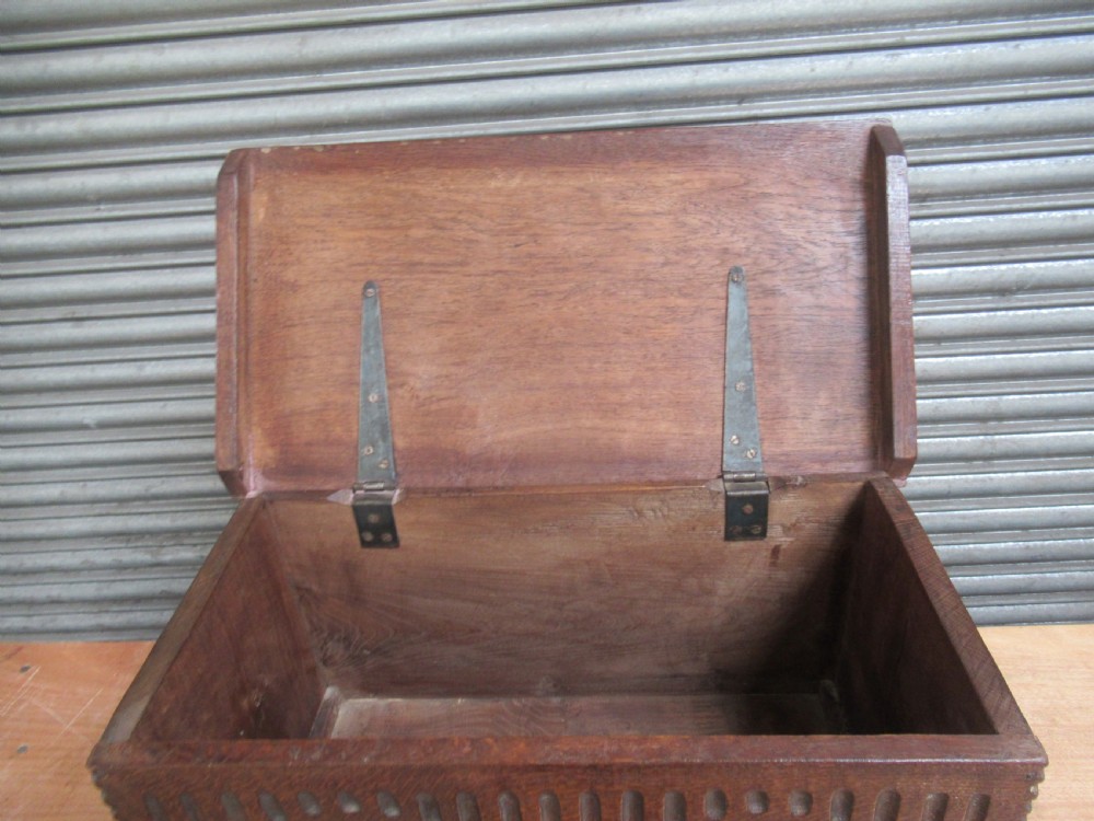 Small  size   19th century   oak kist ,  lid box View IX