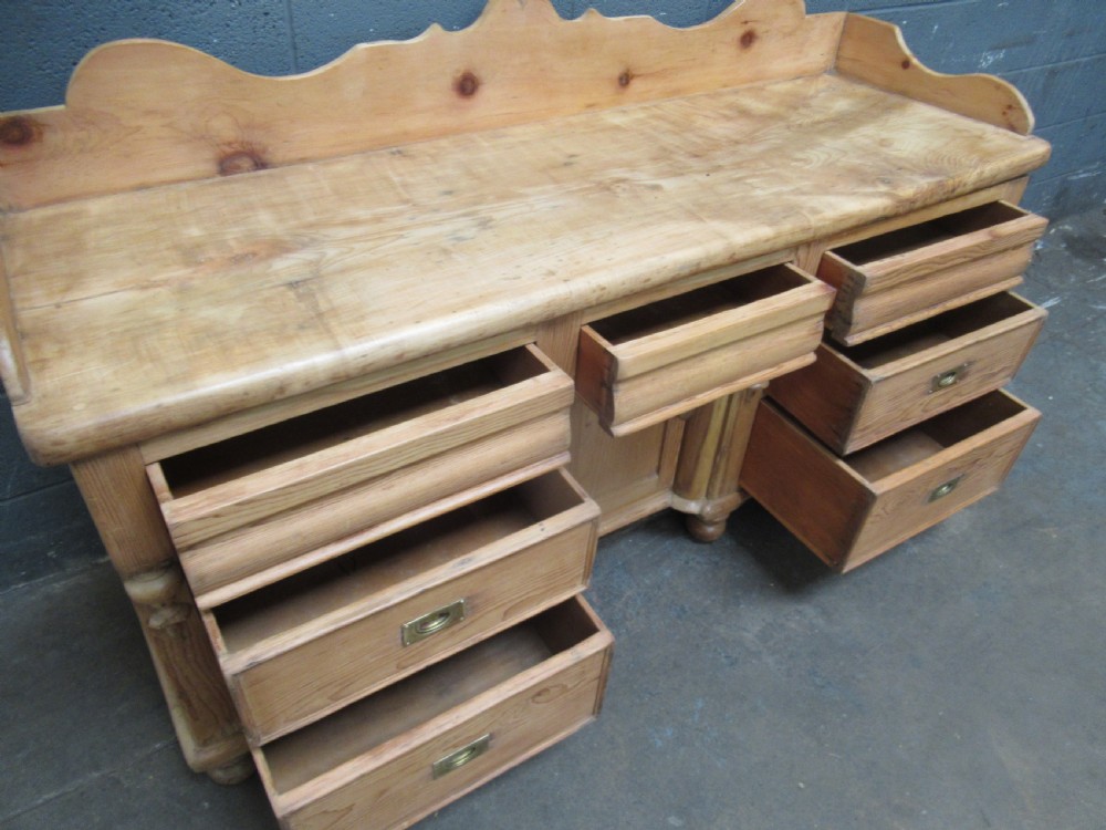 Large 19th century   pine dresser  View VI