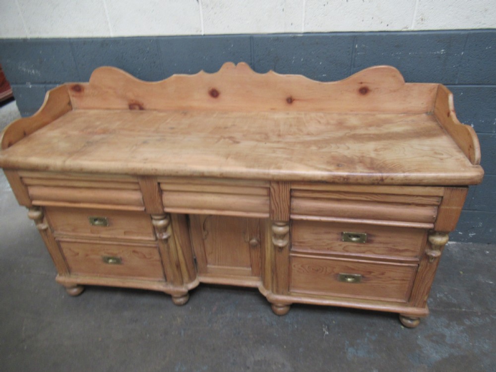 Large 19th century   pine dresser  View XIII