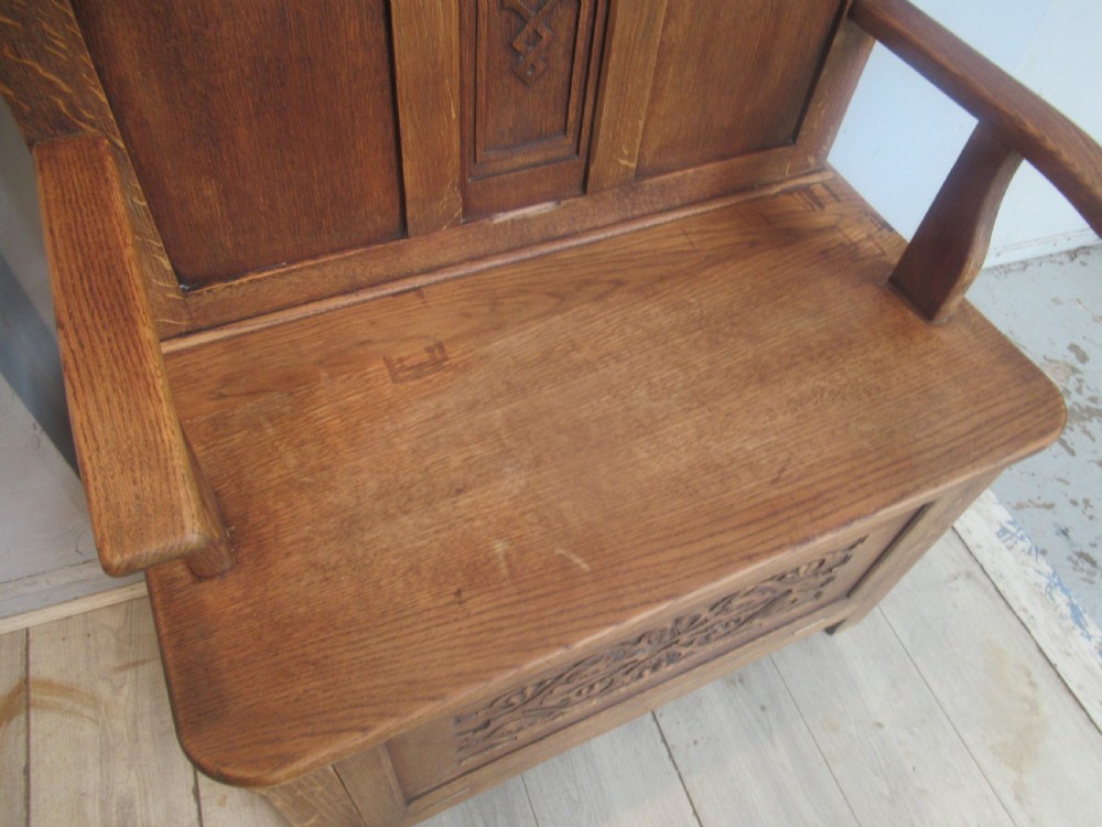 Oak     lid  bench seat  View IV