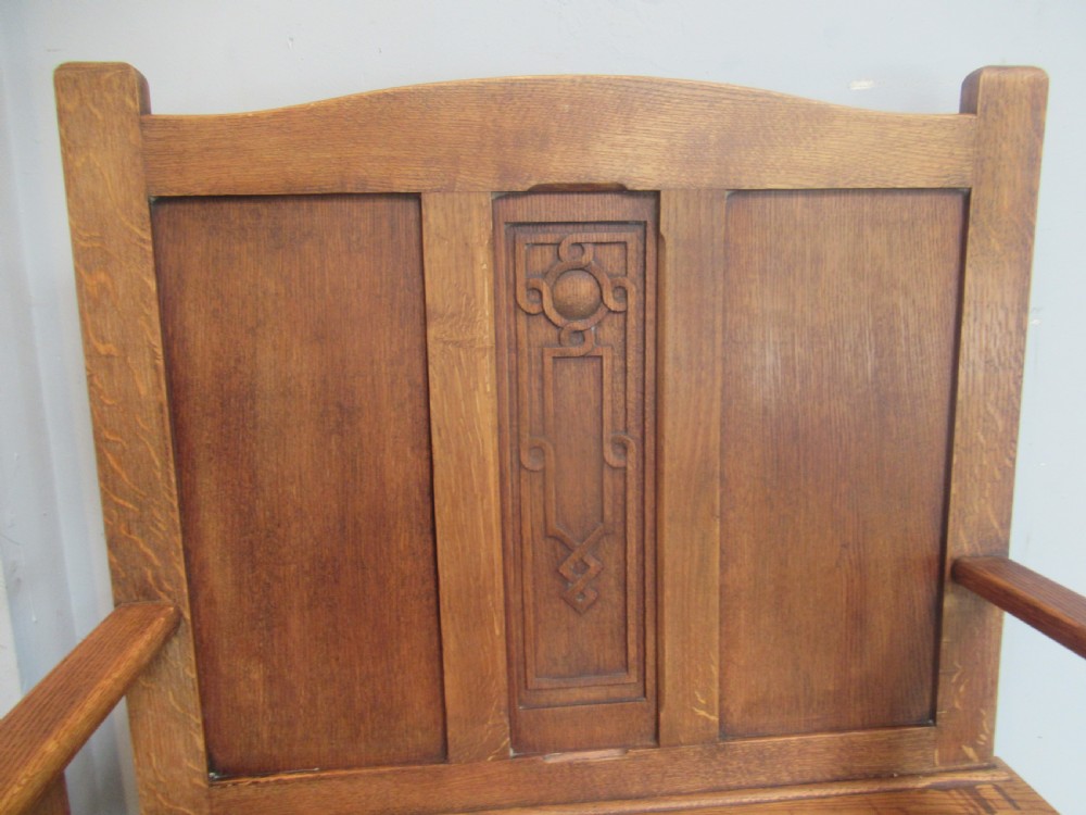 Oak     lid  bench seat  View V