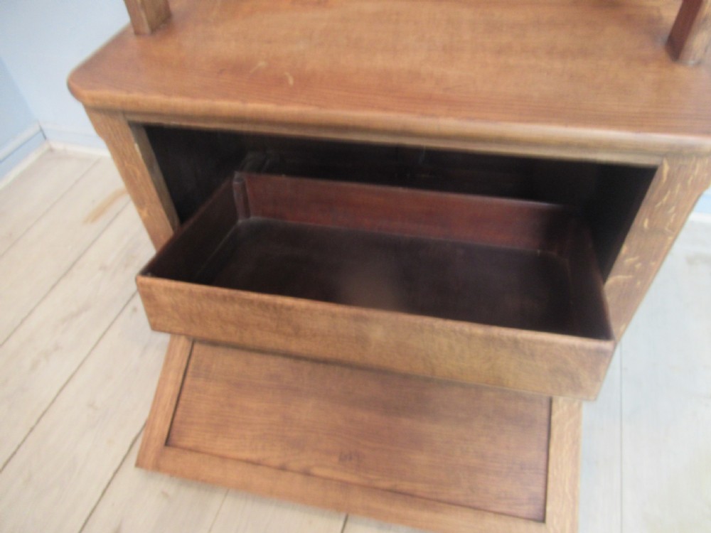 Oak     lid  bench seat  View IX