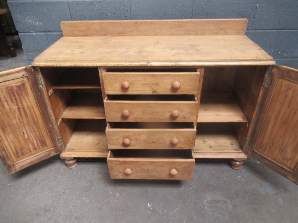 Victorian rustic pine dresser    base View VII