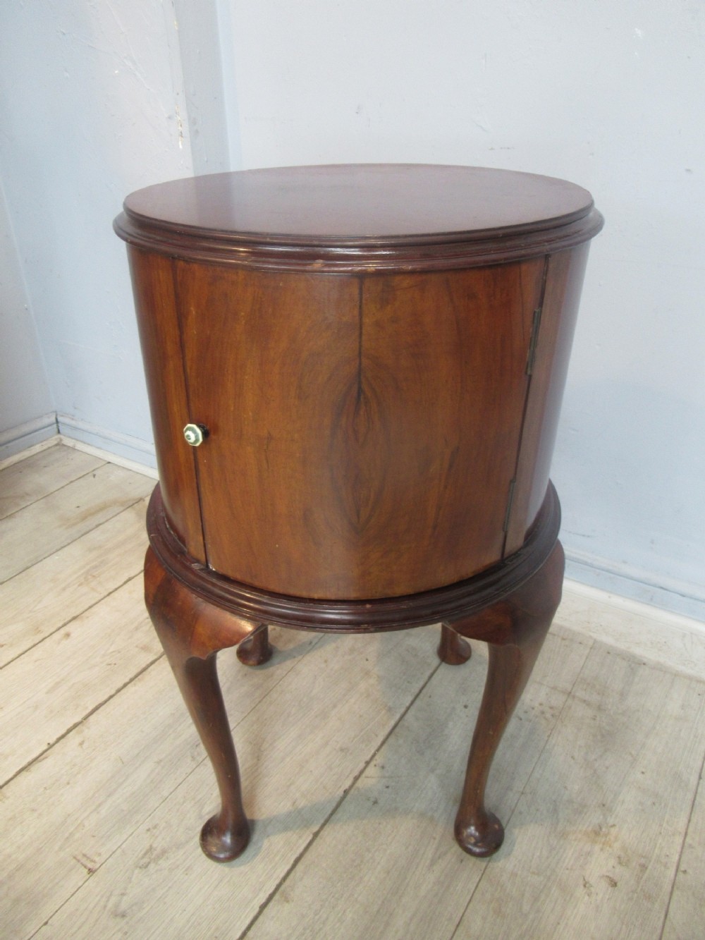 1930s round mahogany side or lamp table