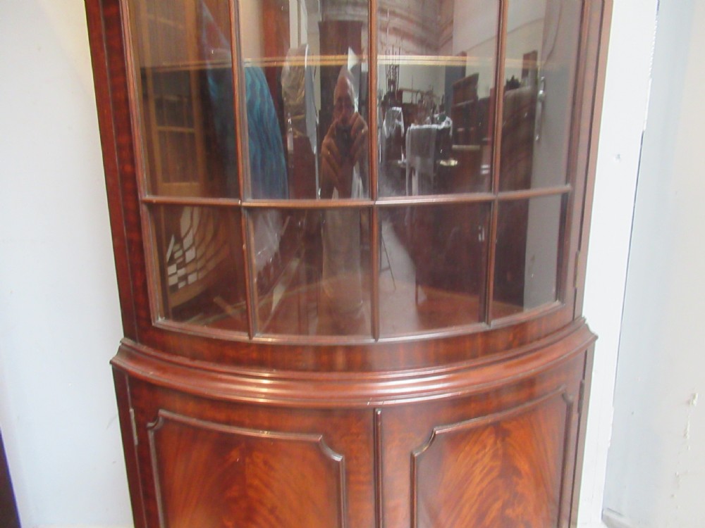 Georgian style mahogany standing corner cabinet  View IV