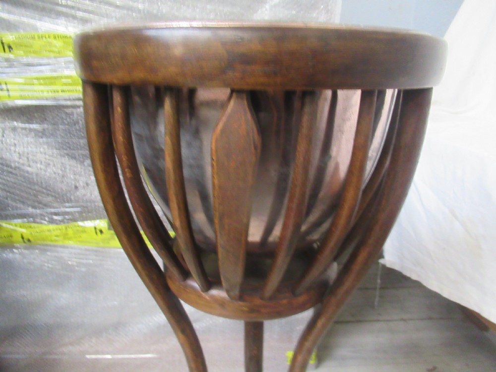 Bentwood plantstand View III