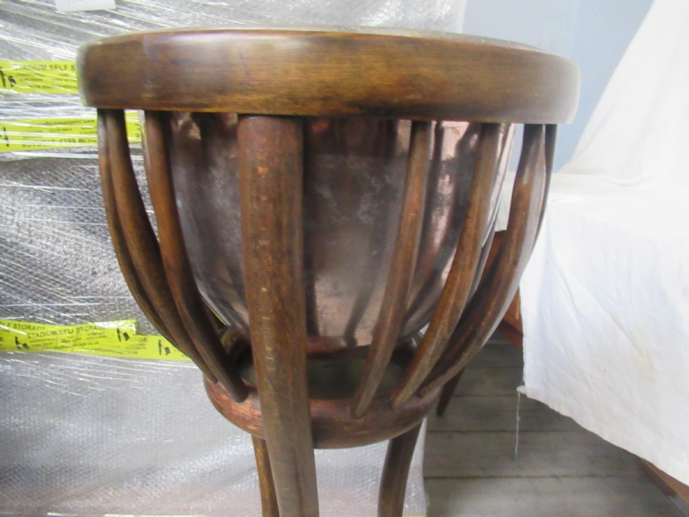 Bentwood plantstand View IV