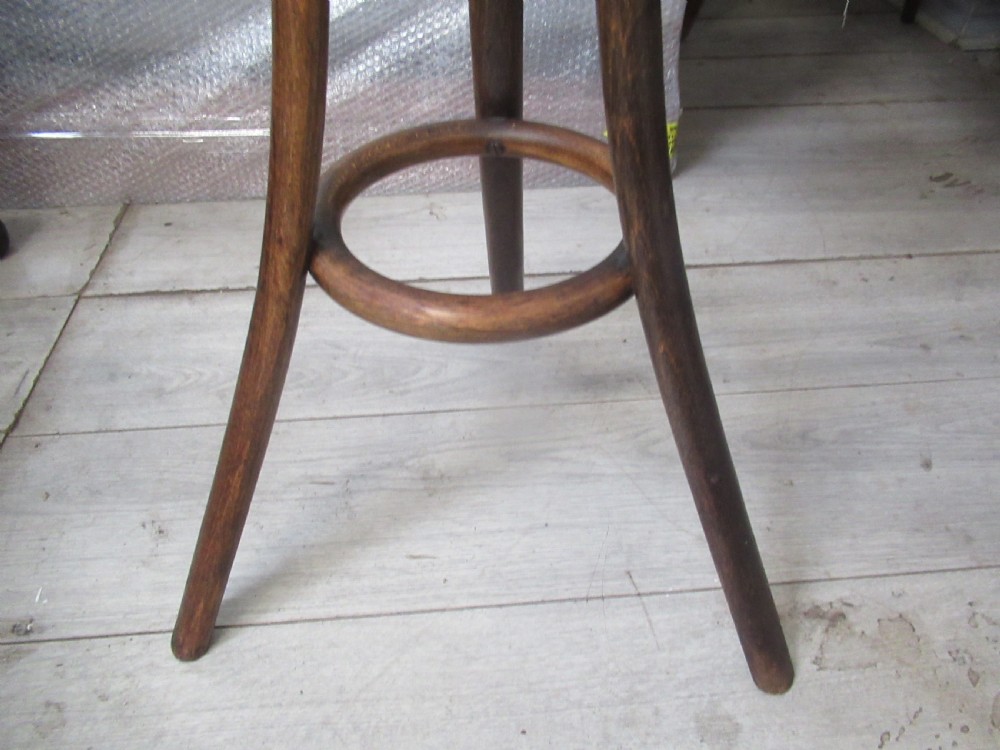 Bentwood plantstand View VI