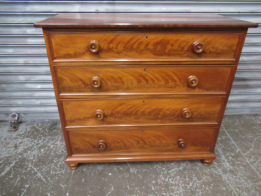 Victorian mahogany chest of drawers 