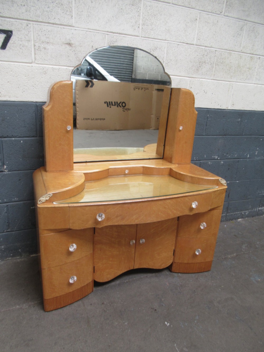 Art Deco    birds eye maple dressing table View XIII