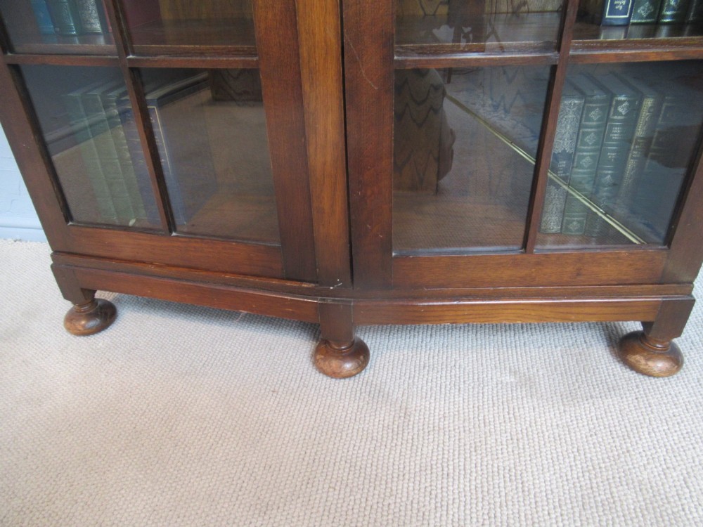 Oak 1930s    two door bookcase View VIII
