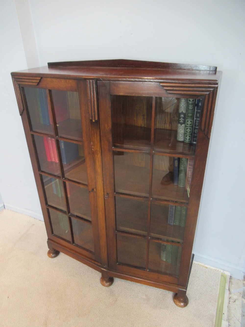 Oak 1930s    two door bookcase View IX