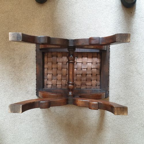 AN OAK LEATHER LATTICE SEATED ARTS CRAFTS 'X' FRAME STOOL - ADDITIONAL PHOTO 2