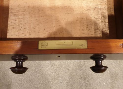 FINE MAHOGANY PEDESTAL DESK - ADDITIONAL PHOTO 5